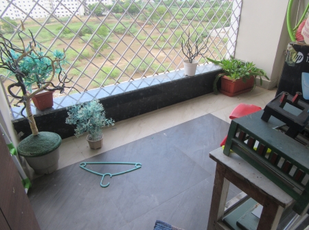 3) Li id 408 - Balcony.JPG